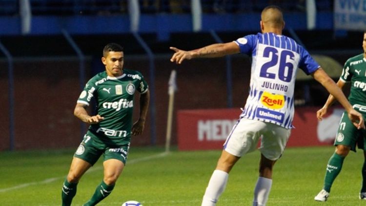 Palmeiras vence Avaí em jogo com dilúvio e pênaltis polêmicos